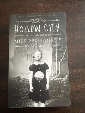Hollow City (Miss Peregrine's Peculiar Children) - Black Cover